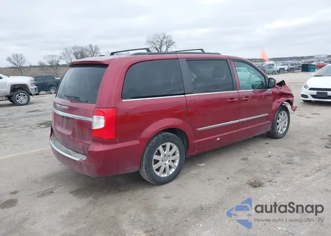 2016 Chrysler Town & Country Touring z USA, uszkodzony, nr VIN 2C4RC1BG3GR245857